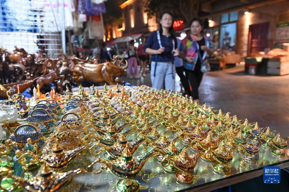 金陵唐人游